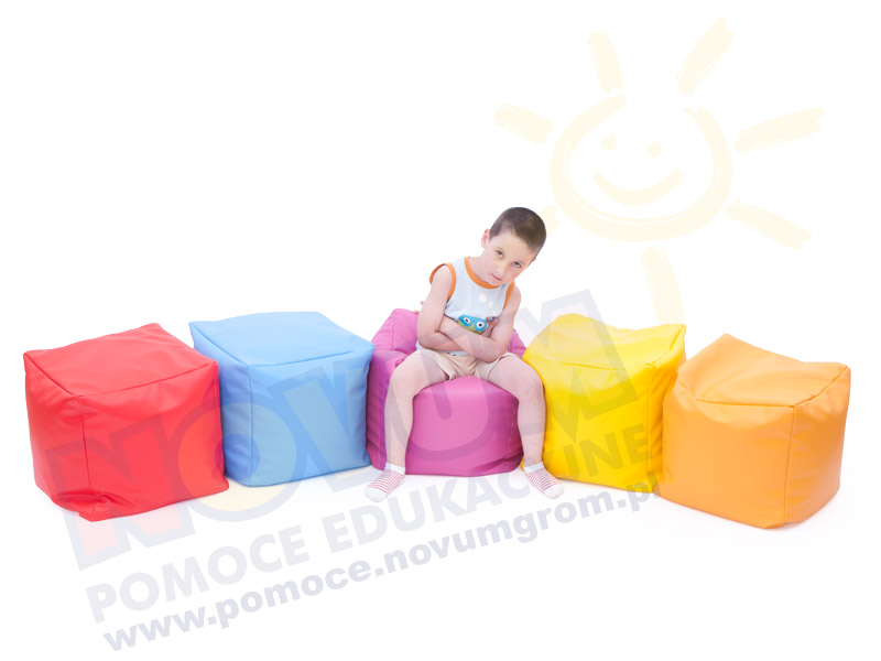 Novum Puf z granulatem mały - czerwony