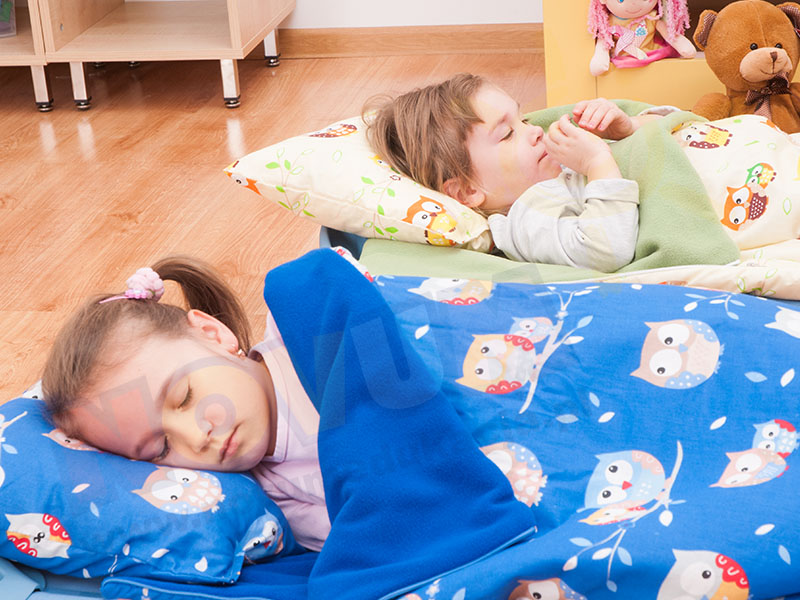 Novum Śpiworek kremowy z poduszką w pokrowcu