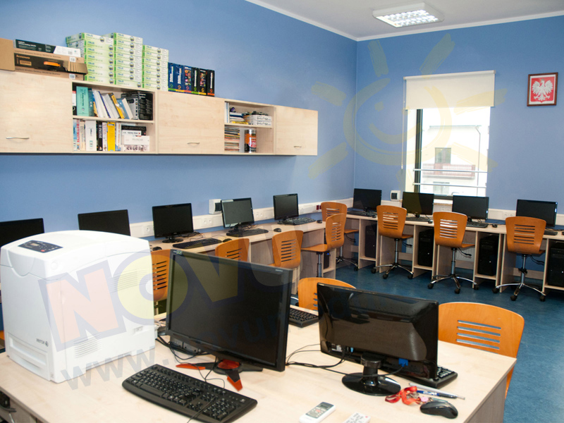 Novum Szafka wisząca do sali komputerowej bez drzwiczek