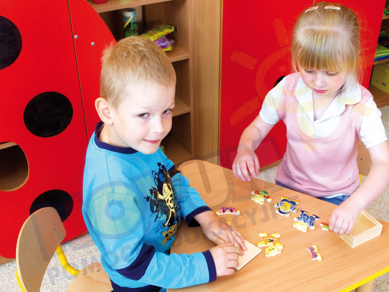 Novum Ubieramy małego Misia